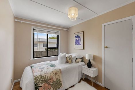 Photo of property in 1/27 Peach Road, Glenfield, Auckland, 0629