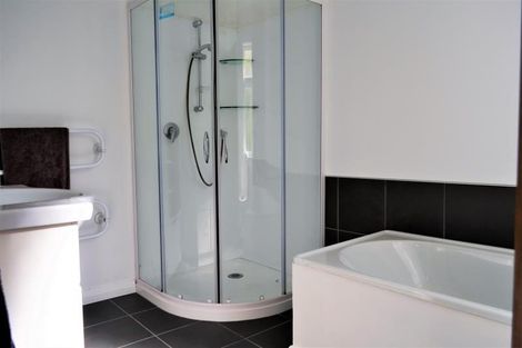 Photo of property in 47 Garden Road, Northland, Wellington, 6012