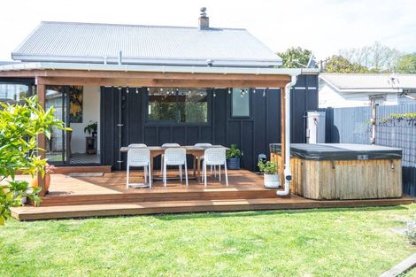 Photo of property in 12 Root Street, Gisborne, 4010