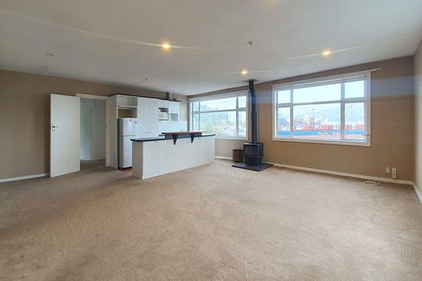 Photo of property in 2 Hawkhurst Road, Lyttelton, 8082