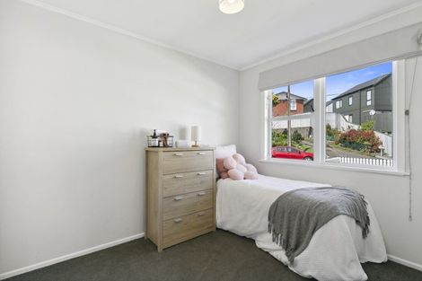Photo of property in 5 Oswald Crescent, Paparangi, Wellington, 6037