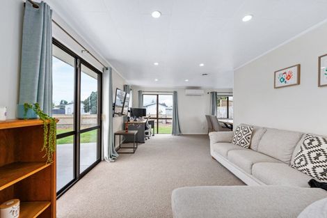 Photo of property in 7 Cargill Grove, Kelvin Grove, Palmerston North, 4414