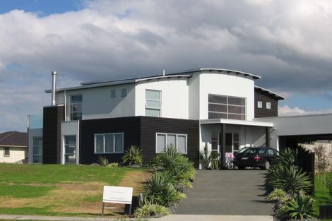 Photo of property in 7 Matau Rise, Te Atatu Peninsula, Auckland, 0610