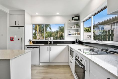 Photo of property in 4 Towra Place, Botany Downs, Auckland, 2010