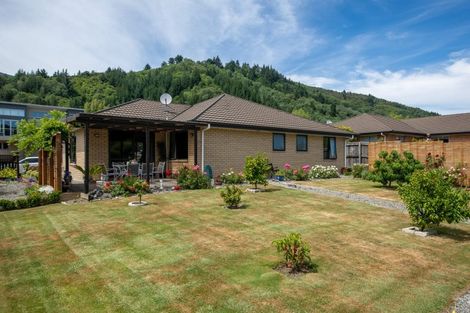 Photo of property in 16 Weka Place, Picton, 7220
