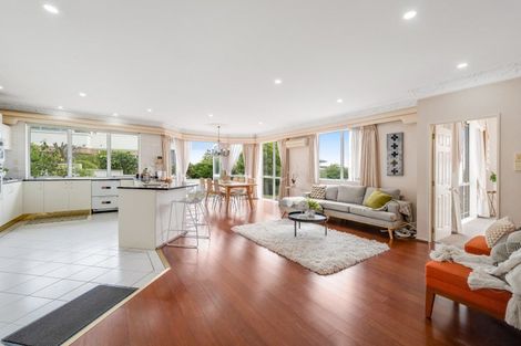 Photo of property in 35 Mccahill Views, Botany Downs, Auckland, 2010