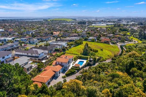 Photo of property in 21 Penwood Close, East Tamaki Heights, Auckland, 2016