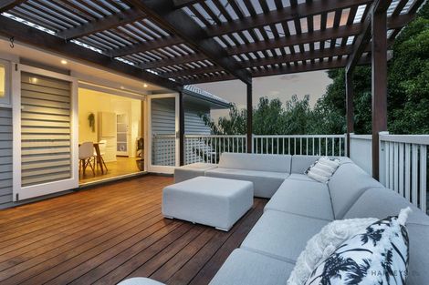 Photo of property in 18 Hilling Street, Titirangi, Auckland, 0604