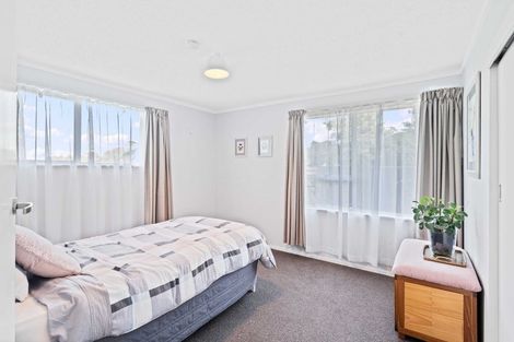 Photo of property in 37 Oakley Crescent, Hornby, Christchurch, 8042