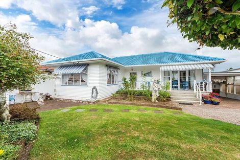 Photo of property in 9 Roberts Road, Te Atatu South, Auckland, 0610
