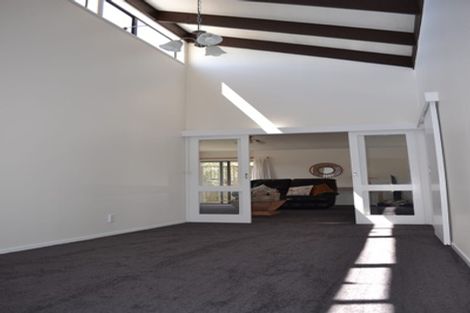 Photo of property in 52 Meadowood Drive, Unsworth Heights, Auckland, 0632