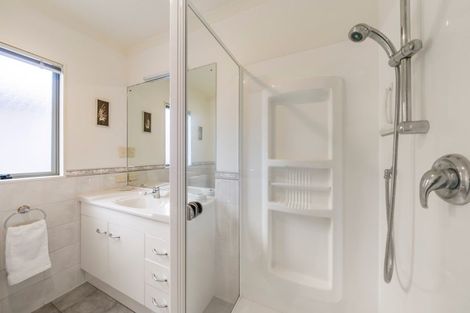 Photo of property in 5 Rosebank Place, Avalon, Lower Hutt, 5011