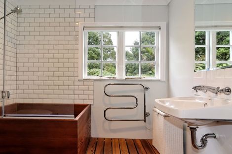 Photo of property in 199 Scenic Drive, Titirangi, Auckland, 0604