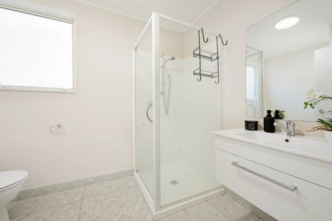 Photo of property in 11 Manatu Lane, Kelston, Auckland, 0602