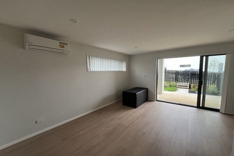 Photo of property in 2 Mikoikoi Crescent, Mangere Bridge, Auckland, 2022