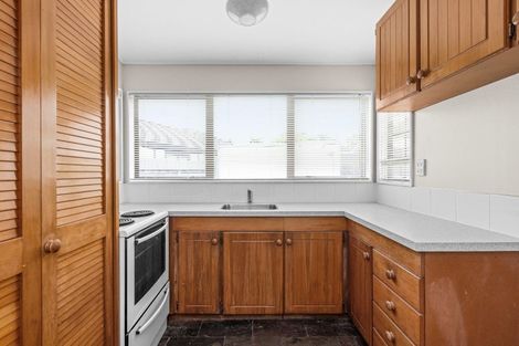 Photo of property in 2/2 Heretaunga Street East, Parkvale, Hastings, 4122