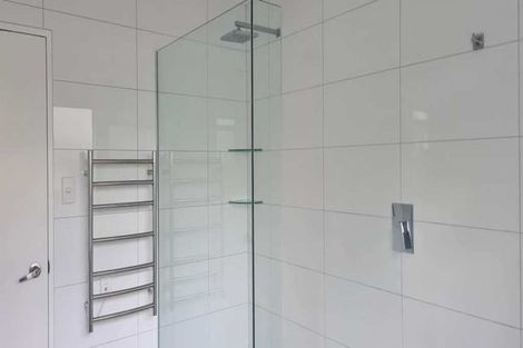 Photo of property in 2/224 Forrest Hill Road, Forrest Hill, Auckland, 0620