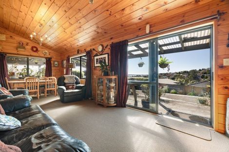 Photo of property in 27 Bateleur Close, Welcome Bay, Tauranga, 3112