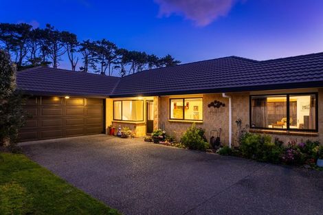 Photo of property in 130 Weggery Drive, Waikanae Beach, Waikanae, 5036