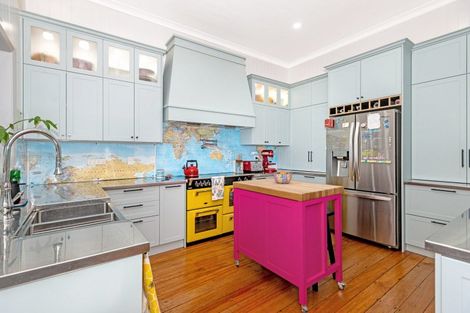 Photo of property in 2 Carnarvon Street, Gisborne, 4010