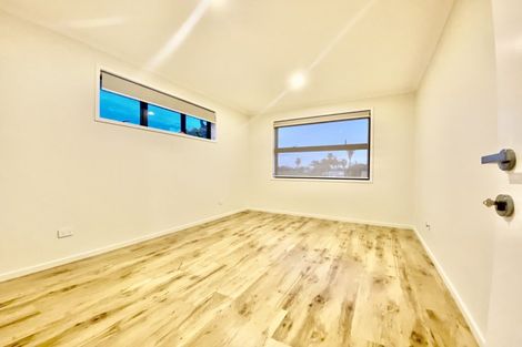 Photo of property in 12 Waituarua Drive, Takanini, 2112