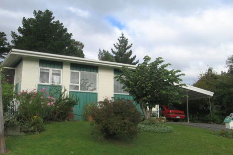 Photo of property in 4b Gawler Grove, Wainuiomata, Lower Hutt, 5014