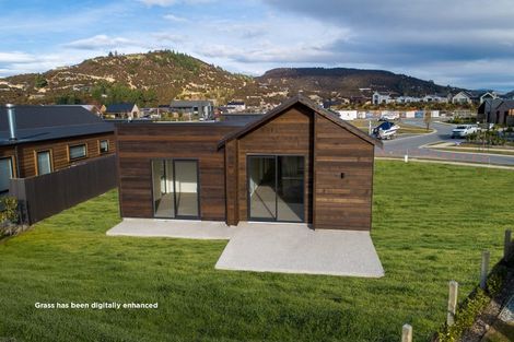 Photo of property in 5 Mount Creighton Crescent, Wanaka, 9305