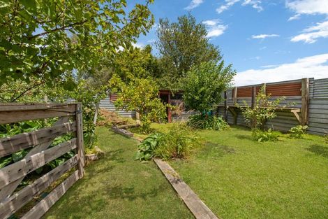 Photo of property in 2 Ngahina Street, Marton, 4710