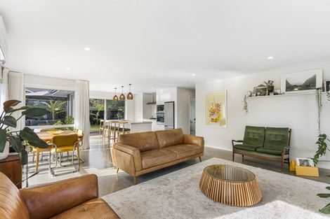 Photo of property in 37 Couldrey Crescent, Red Beach, 0932