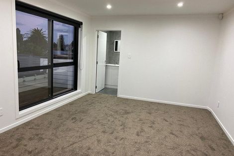 Photo of property in 15a Kiernan Place, Kelston, Auckland, 0602