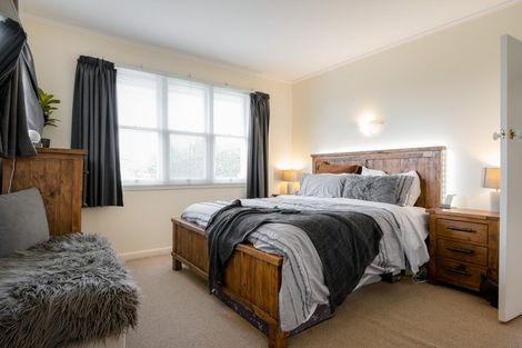 Photo of property in 56 Forest Lake Road, Forest Lake, Hamilton, 3200