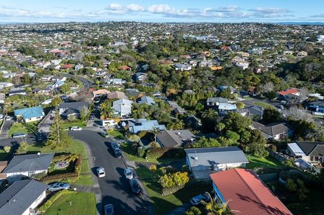 Photo of property in 11 Barker Rise, Northcross, Auckland, 0632