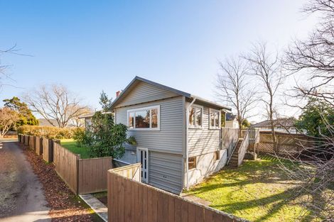 Photo of property in 28 Karina Terrace, Roslyn, Palmerston North, 4414