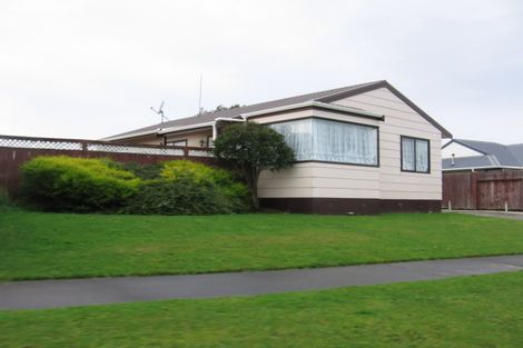 Photo of property in 35 Peppertree Glade, Kelvin Grove, Palmerston North, 4414
