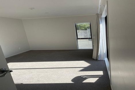 Photo of property in 1/865 Beach Road, Waiake, Auckland, 0630