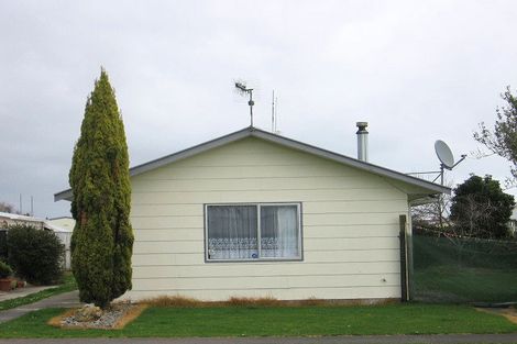 Photo of property in 17 Grenville Street, Levin, 5510