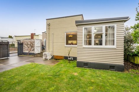 Photo of property in 1/6 Cornwall Street, Brooklands, New Plymouth, 4310