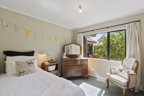 Photo of property in 141 Woodman Drive, Tawa, Wellington, 5028