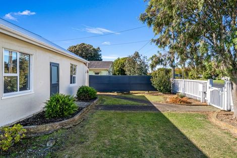 Photo of property in 124 Weraroa Road, Waverley, 4510
