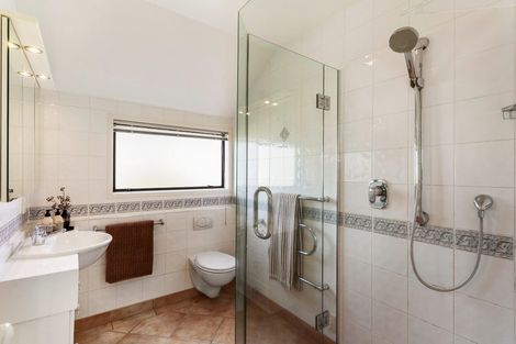 Photo of property in 22 Calypso Place, Rothesay Bay, Auckland, 0630