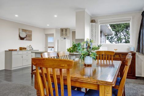 Photo of property in 21 Longview Drive, Merrilands, New Plymouth, 4312