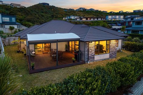 Photo of property in 5 Waitaria Terrace, Aotea, Porirua, 5024