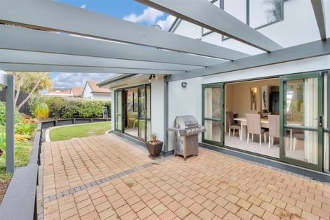Photo of property in 16 Graven Court, Henderson, Auckland, 0612