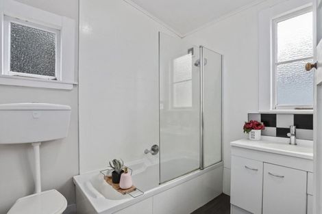 Photo of property in 2 Makomako Street, Frankton, Hamilton, 3204