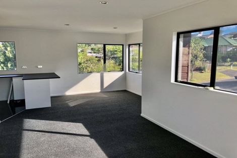 Photo of property in 1 Ryden Place, Glen Eden, Auckland, 0602