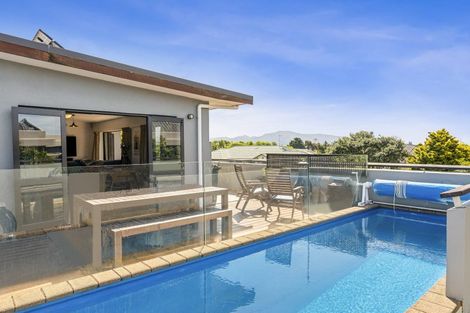 Photo of property in 8 Millennium Hill, Paraparaumu, 5032