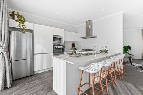 Photo of property in 5 Aro Mato Place, Huapai, Kumeu, 0810