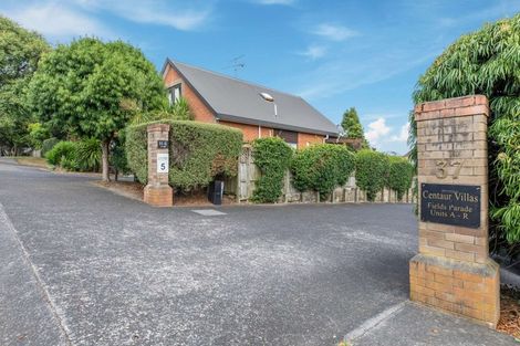 Photo of property in 37 Fields Parade, Oteha, Auckland, 0632