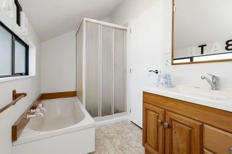 Photo of property in 1b Romney Square, Tawa, Wellington, 5028