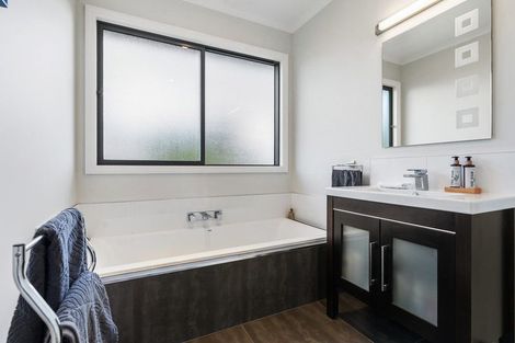 Photo of property in 3 Hartley Avenue, Carterton, 5713